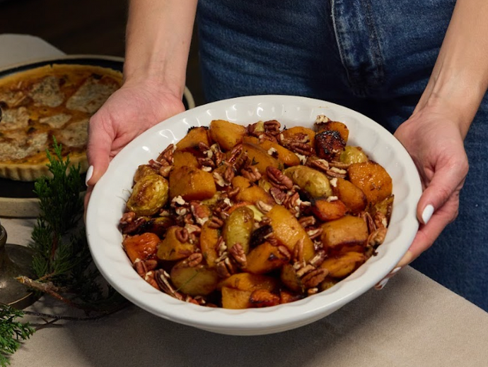 Calabaza mantequilla rostizada con camote y zanahoria, nueces tostadas y gremolata