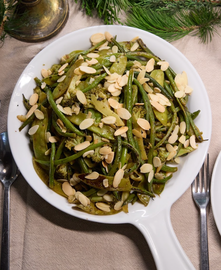 Verduras verdes salteadas al limón con almendra fileteada y pesto de perejil 1 kg