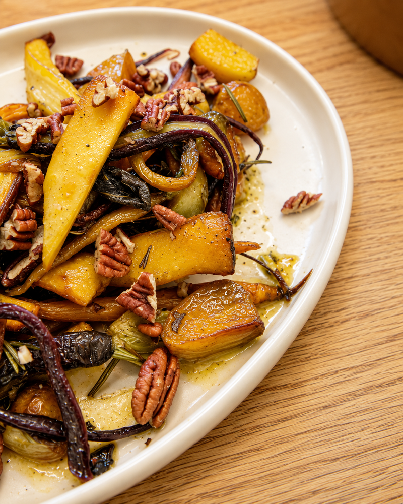 Raíces de invierno rostizadas glaseadas con miel de maguey, nueces y salvia 500 gr